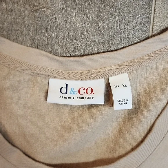 d & Co. Brand womans sweatshirt - Picture 6 of 7
